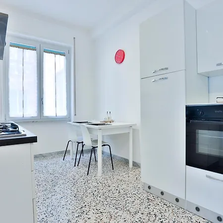 Guesthost - Mare E Citta - Bright Near The Sea Apartamento Salerno