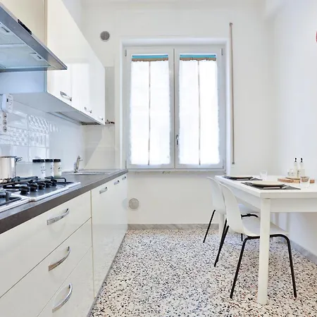 Apartamento Guesthost - Mare E Citta - Bright Near The Sea Salerno