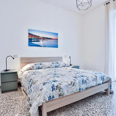 Guesthost - Mare E Citta - Bright Near The Sea Salerno